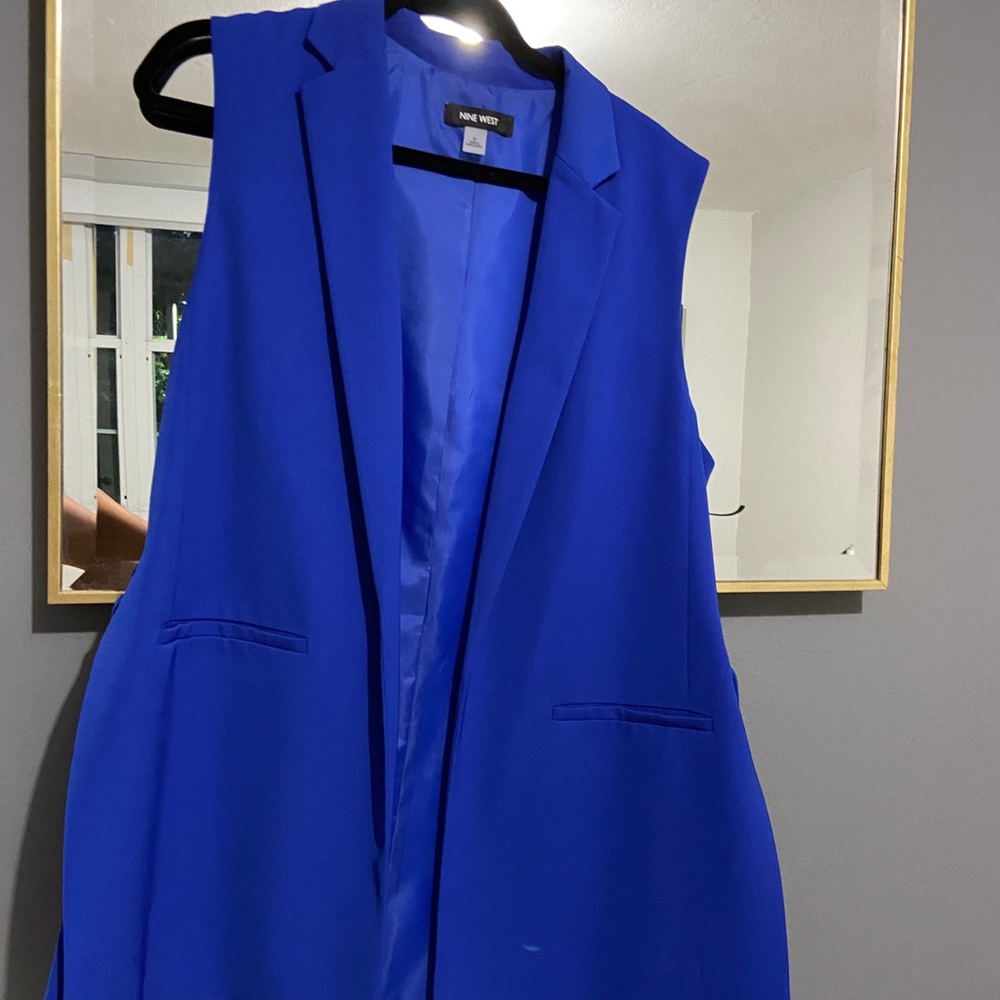 🧿 Nine West tie side vest